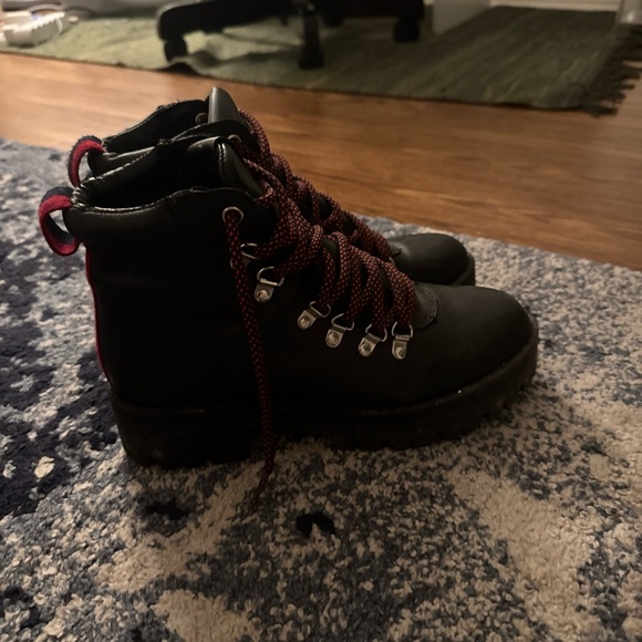 Steve Madden Boots - Picture 6 of 6